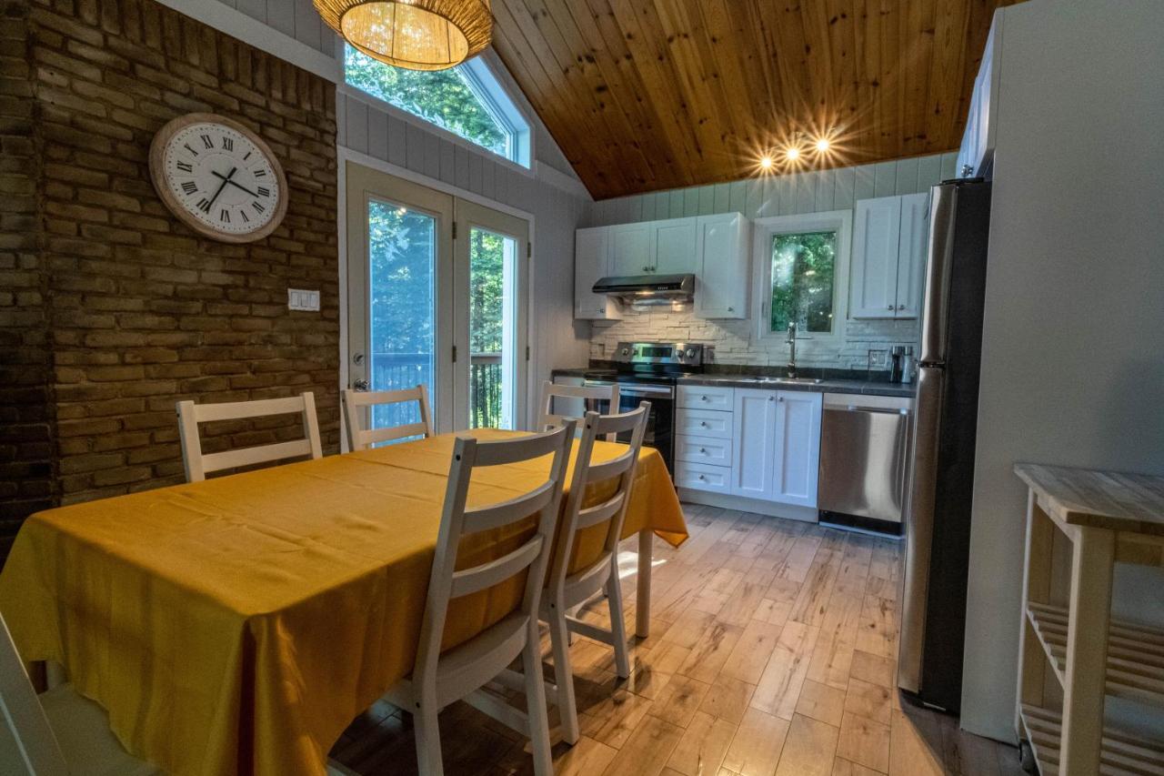 Saint-Raymond Les Chalets Tourisma - Chalet Dans Les Bois Avec Lac Prive - Le Colibri מראה חיצוני תמונה